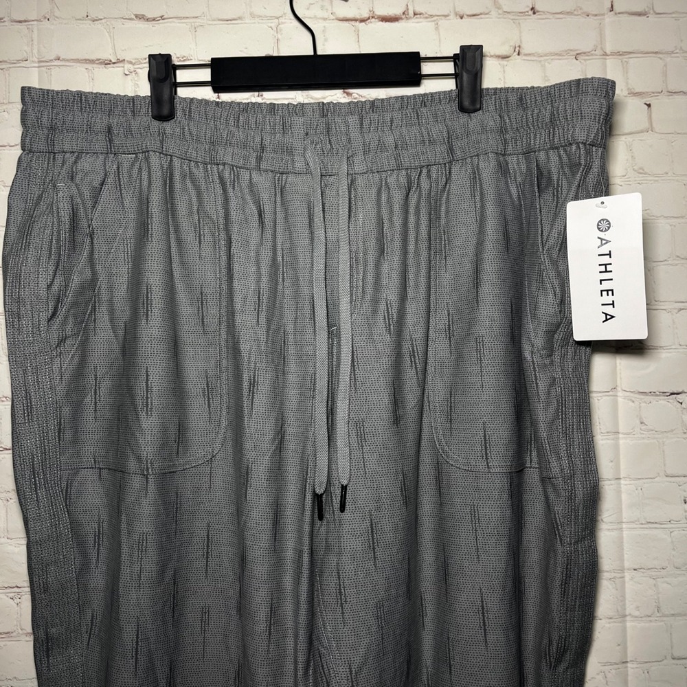NWT Athleta Farallon Printed Jogger Pants Grey Print Drawstring Women‎ Size 22 - Picture 5 of 11